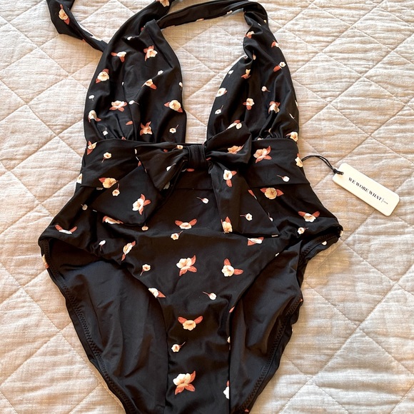 Sexy swim wear never used - Picture 2 of 5